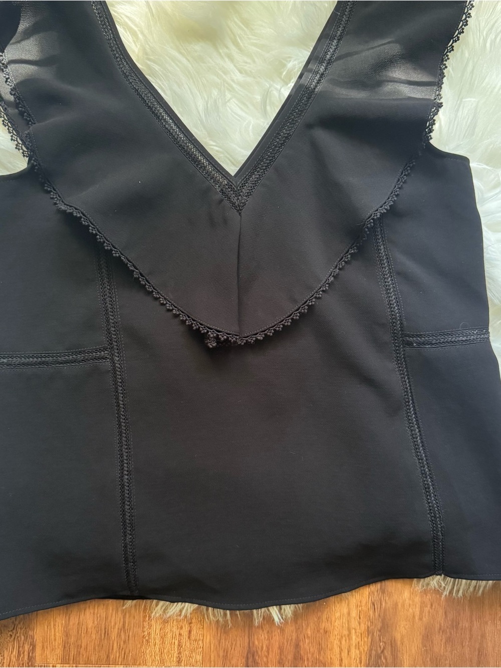 Sezane Manette Ruffle V Neck Blouse in Black Size 34 / 2 - Picture 6 of 7